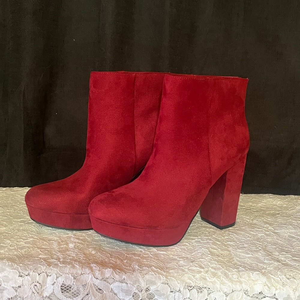 Heart in D Faux Suede High Heel Red Boots Size 10